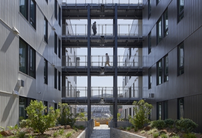 Exterior view of the courtyard and open-air hallways at Amani and Nia at Sunnydale.