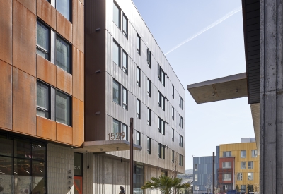 Exterior view the courtyard at Amani and Nia at Sunnydale.