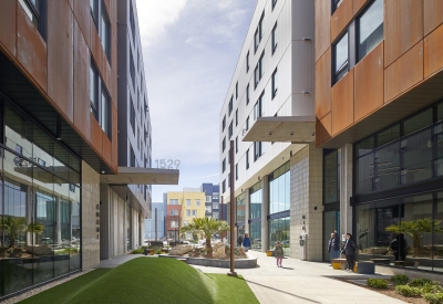 Exterior view the courtyard at Amani and Nia at Sunnydale.