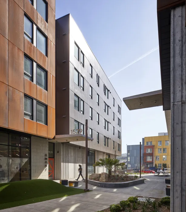Exterior view the courtyard at Amani and Nia at Sunnydale.